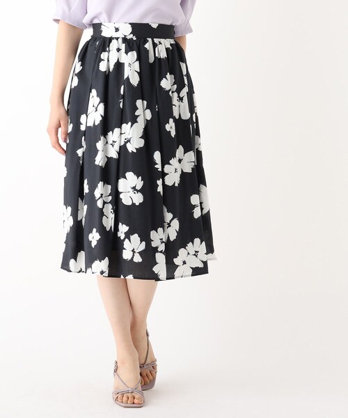 index（インデックス）の「◆フローラルパターンフレアスカート【WEB限定サイズ】（スカート・レディース・グリーン系その他2/ブラック系/アイボリー系・40/38/42/36）」の6枚目の写真