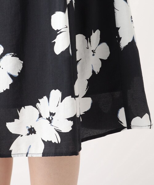 index（インデックス）の「◆フローラルパターンフレアスカート【WEB限定サイズ】（スカート・レディース・グリーン系その他2/ブラック系/アイボリー系・40/38/42/36）」の10枚目の写真