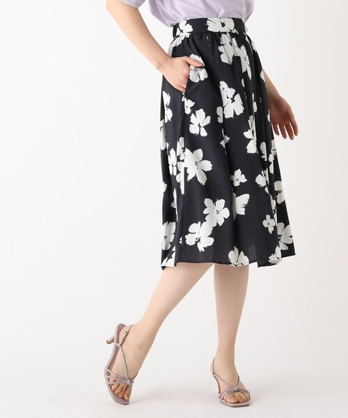 index（インデックス）の「◆フローラルパターンフレアスカート【WEB限定サイズ】（スカート・レディース・グリーン系その他2/ブラック系/アイボリー系・40/38/42/36）」の16枚目の写真