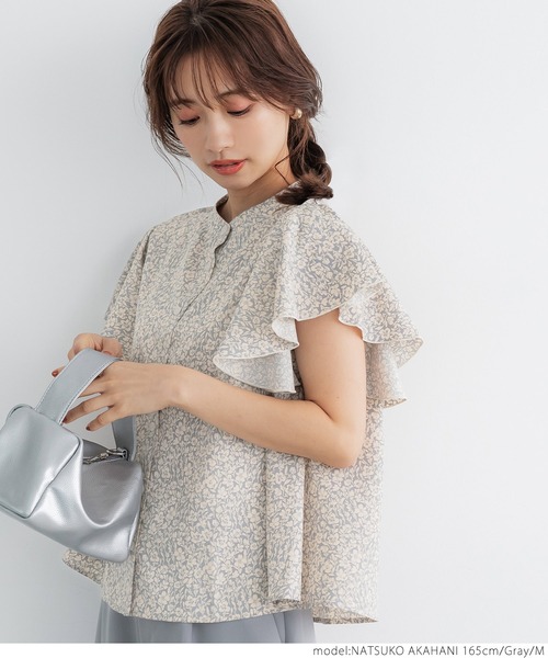 coca(coca)(コカ)の「grayフラワー フリルブラウス(シャツ/ブラウス・レディース・グレー・M/L)」の4枚目の写真