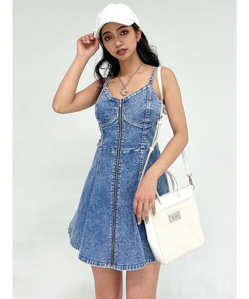 GYDA（ジェイダ）の「キャミフレア スカートライクケミカルデニムワンピース（ワンピース・レディース・ライトブルー/ブラック・FREE）」の19枚目の写真