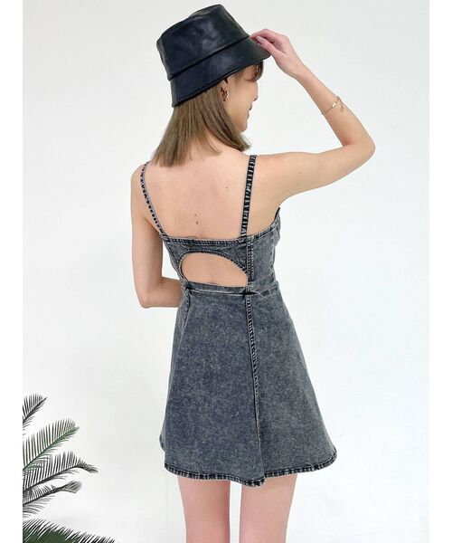 GYDA（ジェイダ）の「キャミフレア スカートライクケミカルデニムワンピース（ワンピース・レディース・ライトブルー/ブラック・FREE）」の7枚目の写真
