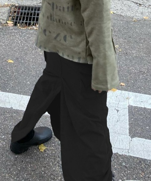 .KOM（ドットコム）の「A'GEM/9 × .kom『.komセレクト/ドットケーオーエムセレクト』サイドシャーリング カーゴ ロング スカート（スカート・レディース・ブラック/ベージュ/グレー・FREE）」の6枚目の写真