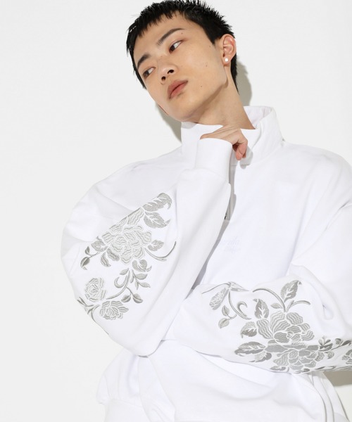 LEGENDA（レジェンダ）の「レジェンダ モノクロームローズ ハーフジップ スウェットシャツ / LEGENDA Monochrome Rose Half-Zip Sweatshirt（スウェット・メンズ・ホワイト/ブラック・FREE）」の5枚目の写真