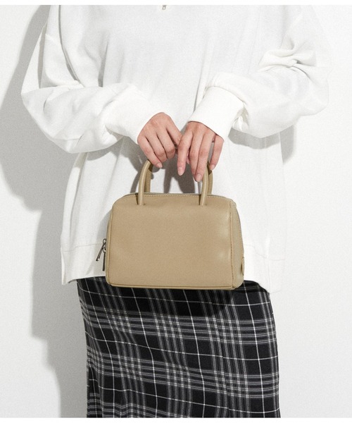 ANAP(アナップ)の「ミニボストンバック(ボストンバッグ・レディース・ブラック/ライトベージュ・FREE)」の1枚目の写真