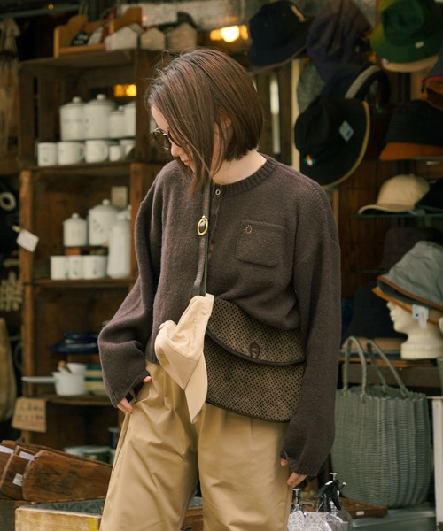 omom sot（オムオムソット）の「ショート丈 ニット カーディガン omom sot（カーディガン/ボレロ・レディース・ダークブラウン/ブルー/アイボリー/ラベンダー・M）」の3枚目の写真