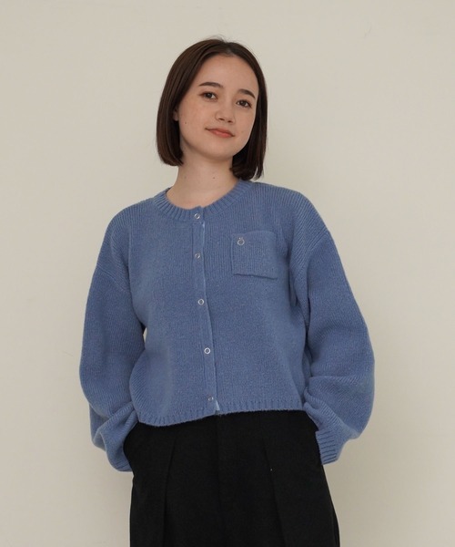 omom sot（オムオムソット）の「ショート丈 ニット カーディガン omom sot（カーディガン/ボレロ・レディース・ダークブラウン/ブルー/アイボリー/ラベンダー・M）」の4枚目の写真