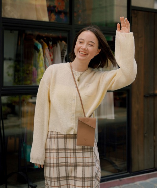 omom sot（オムオムソット）の「ショート丈 ニット カーディガン omom sot（カーディガン/ボレロ・レディース・ダークブラウン/ブルー/アイボリー/ラベンダー・M）」の9枚目の写真