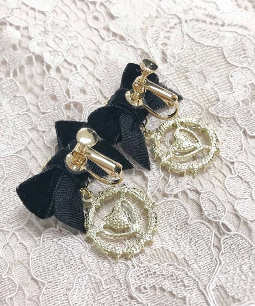 ROJITA（ロジータ）の「サークルビジュハートベロアリボンイヤリング（イヤリング・レディース・ピンク/ブラック・FREE）」の5枚目の写真