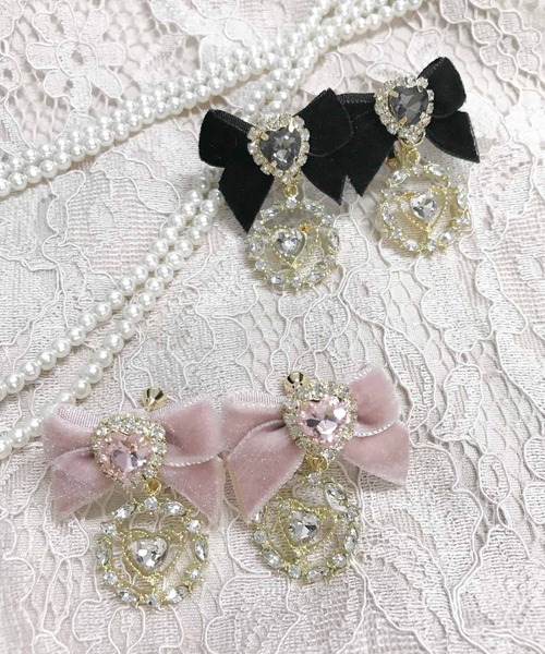 ROJITA（ロジータ）の「サークルビジュハートベロアリボンイヤリング（イヤリング・レディース・ピンク/ブラック・FREE）」の3枚目の写真