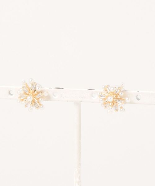 TIMELESS&THREE（タイムレスアンドスリー）の「パールシャワーモチーフピアス（ピアス（両耳用）・レディース・ゴールド・FREE）」の4枚目の写真