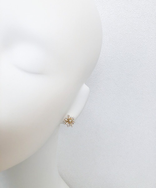 TIMELESS&THREE（タイムレスアンドスリー）の「パールシャワーモチーフピアス（ピアス（両耳用）・レディース・ゴールド・FREE）」の3枚目の写真