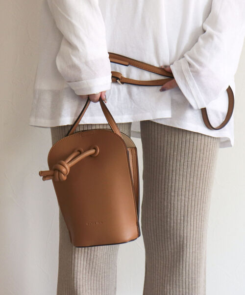 fredy emue（フレディエミュ）の「モバイルミニショルダーバッグ（ショルダーバッグ・レディース・アイボリー/ブラック/キャメル・FREE）」の3枚目の写真