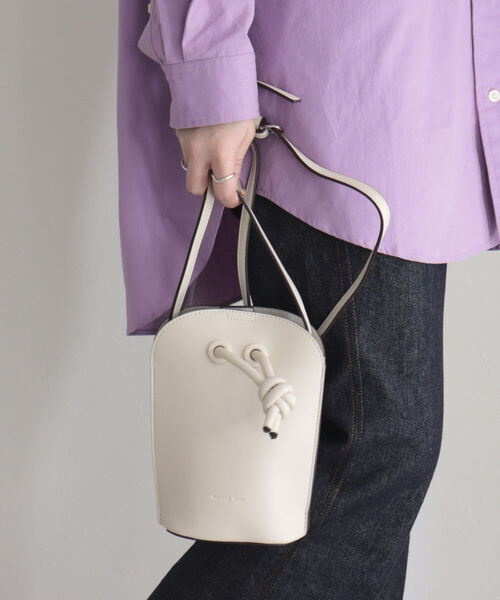 fredy emue（フレディエミュ）の「モバイルミニショルダーバッグ（ショルダーバッグ・レディース・アイボリー/ブラック/キャメル・FREE）」の4枚目の写真