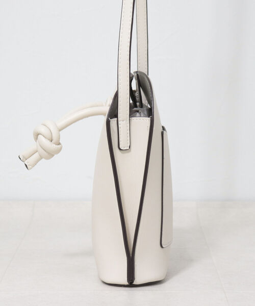 fredy emue（フレディエミュ）の「モバイルミニショルダーバッグ（ショルダーバッグ・レディース・アイボリー/ブラック/キャメル・FREE）」の13枚目の写真