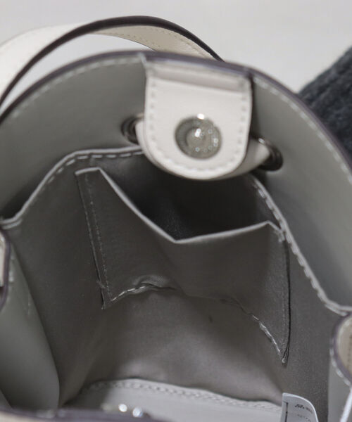 fredy emue（フレディエミュ）の「モバイルミニショルダーバッグ（ショルダーバッグ・レディース・アイボリー/ブラック/キャメル・FREE）」の18枚目の写真