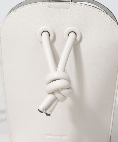 fredy emue（フレディエミュ）の「モバイルミニショルダーバッグ（ショルダーバッグ・レディース・アイボリー/ブラック/キャメル・FREE）」の21枚目の写真