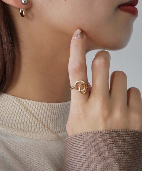 CLEIO（クレイオ）の「【cheriella】WEB限定ダブルサークルモチーフリング（リング・レディース・ゴールド・FREE）」の3枚目の写真