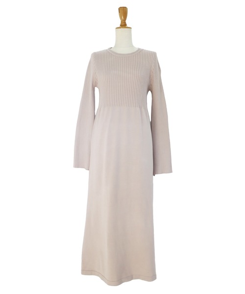 BLUEEAST(ブルーイースト)の「フレアスリットスリーブワンピース(ワンピース・レディース・ブラック/アイボリー/ピンクベージュ・MEDIUM)」の22枚目の写真