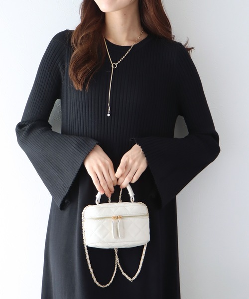 BLUEEAST(ブルーイースト)の「フレアスリットスリーブワンピース(ワンピース・レディース・ブラック/アイボリー/ピンクベージュ・MEDIUM)」の11枚目の写真