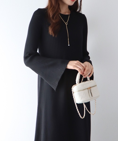 BLUEEAST(ブルーイースト)の「フレアスリットスリーブワンピース(ワンピース・レディース・ブラック/アイボリー/ピンクベージュ・MEDIUM)」の12枚目の写真