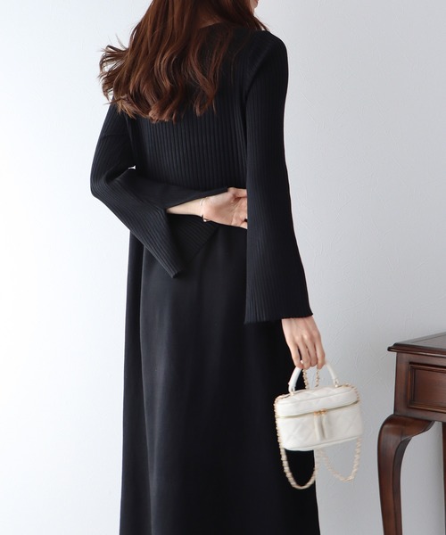 BLUEEAST(ブルーイースト)の「フレアスリットスリーブワンピース(ワンピース・レディース・ブラック/アイボリー/ピンクベージュ・MEDIUM)」の13枚目の写真