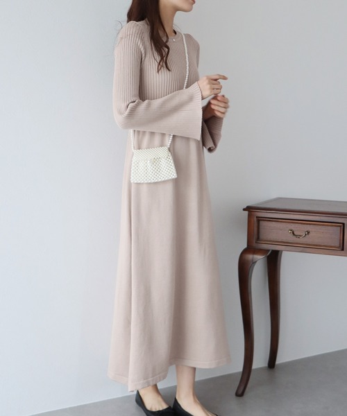 BLUEEAST(ブルーイースト)の「フレアスリットスリーブワンピース(ワンピース・レディース・ブラック/アイボリー/ピンクベージュ・MEDIUM)」の16枚目の写真