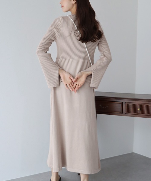 BLUEEAST(ブルーイースト)の「フレアスリットスリーブワンピース(ワンピース・レディース・ブラック/アイボリー/ピンクベージュ・MEDIUM)」の18枚目の写真