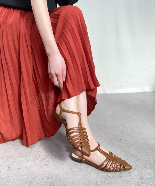 ポインテッドトゥフラットグルカサンダル