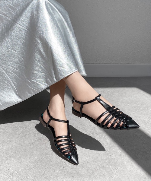 ポインテッドトゥフラットグルカサンダル