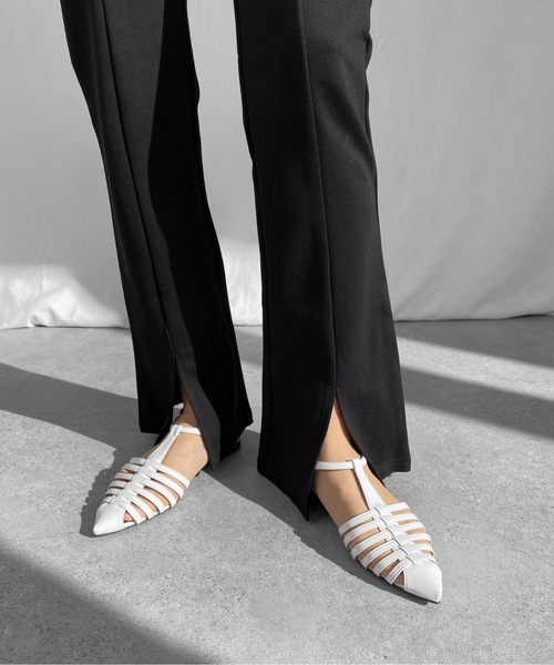 ポインテッドトゥフラットグルカサンダル