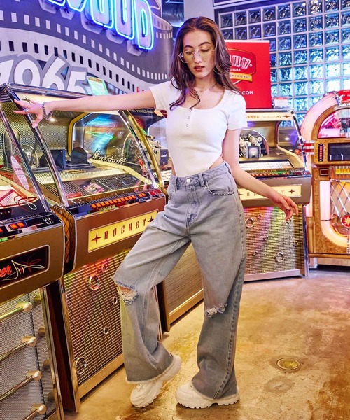 BLONDEY（ブロンディ）の「スタッズデニムパンツ（デニムパンツ・レディース・ブルー/ブラック・SMALL/MEDIUM）」の21枚目の写真