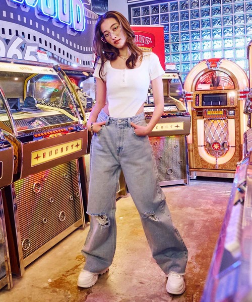 BLONDEY（ブロンディ）の「スタッズデニムパンツ（デニムパンツ・レディース・ブルー/ブラック・SMALL/MEDIUM）」の19枚目の写真