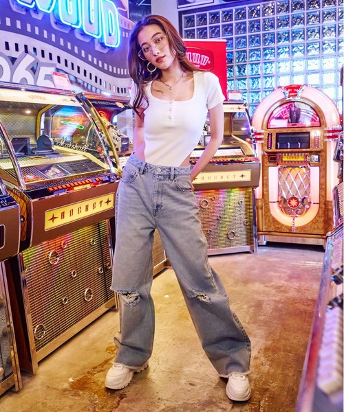 BLONDEY（ブロンディ）の「スタッズデニムパンツ（デニムパンツ・レディース・ブルー/ブラック・SMALL/MEDIUM）」の20枚目の写真