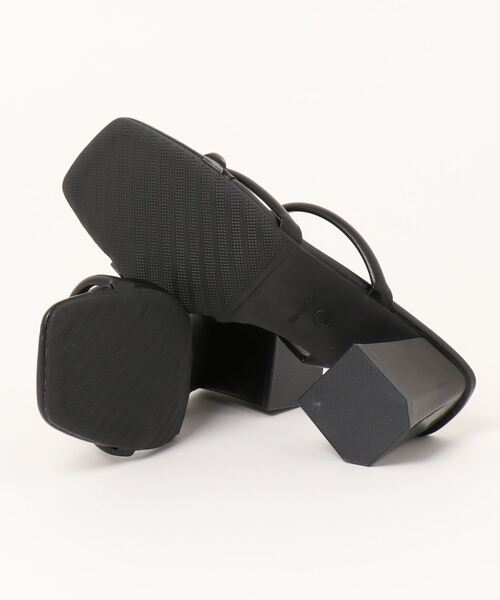 BLUEEAST（ブルーイースト）の「ラインクロスヒールサンダル（サンダル・レディース・アイボリー/ブラック・MEDIUM/LARGE）」の5枚目の写真