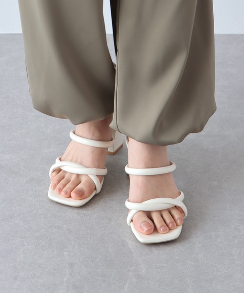 BLUEEAST（ブルーイースト）の「ラインクロスヒールサンダル（サンダル・レディース・アイボリー/ブラック・MEDIUM/LARGE）」の6枚目の写真