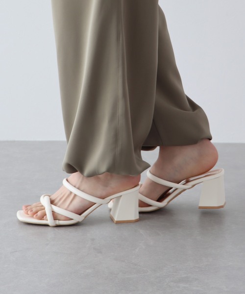 BLUEEAST（ブルーイースト）の「ラインクロスヒールサンダル（サンダル・レディース・アイボリー/ブラック・MEDIUM/LARGE）」の8枚目の写真