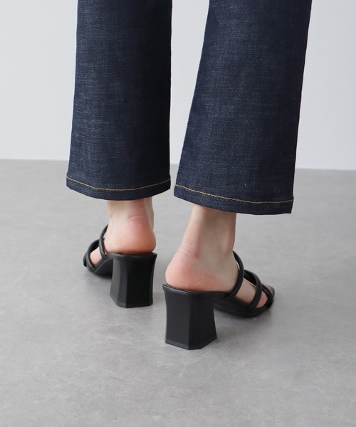 BLUEEAST（ブルーイースト）の「ラインクロスヒールサンダル（サンダル・レディース・アイボリー/ブラック・MEDIUM/LARGE）」の18枚目の写真