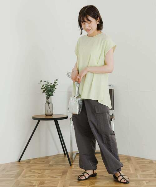 URBAN RESEARCH（アーバンリサーチ）の「汗シミ防止BACKペプラムフレアTシャツ（Tシャツ/カットソー・レディース・グリーン/オフホワイト/チャコールグレー/グリーン系その他・FREE）」の22枚目の写真