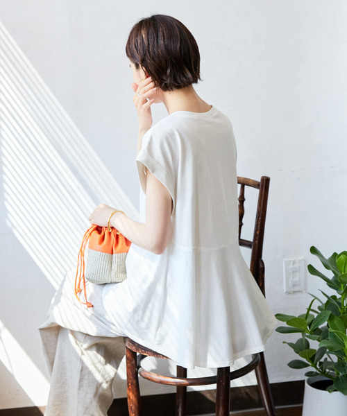 URBAN RESEARCH（アーバンリサーチ）の「汗シミ防止BACKペプラムフレアTシャツ（Tシャツ/カットソー・レディース・グリーン/オフホワイト/チャコールグレー/グリーン系その他・FREE）」の11枚目の写真