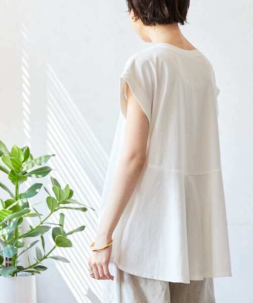 URBAN RESEARCH（アーバンリサーチ）の「汗シミ防止BACKペプラムフレアTシャツ（Tシャツ/カットソー・レディース・グリーン/オフホワイト/チャコールグレー/グリーン系その他・FREE）」の15枚目の写真