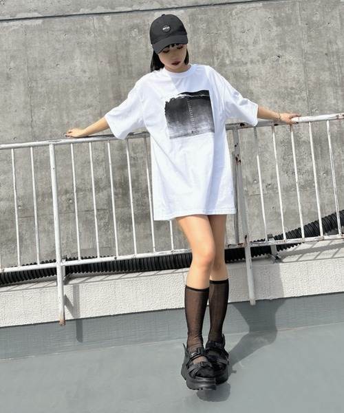 LVEU.（ラブユ.）の「【LVEU.】オーシャンプリントオーバーTシャツ / トップス Tシャツ 半袖 オーバー プリント グラフィック ブラック ホワイト（Tシャツ/カットソー・レディース・ホワイト/ブラック・FREE）」の15枚目の写真