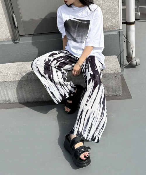 LVEU.（ラブユ.）の「【LVEU.】オーシャンプリントオーバーTシャツ / トップス Tシャツ 半袖 オーバー プリント グラフィック ブラック ホワイト（Tシャツ/カットソー・レディース・ホワイト/ブラック・FREE）」の16枚目の写真