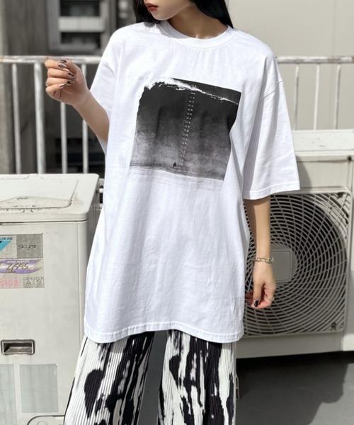LVEU.（ラブユ.）の「【LVEU.】オーシャンプリントオーバーTシャツ / トップス Tシャツ 半袖 オーバー プリント グラフィック ブラック ホワイト（Tシャツ/カットソー・レディース・ホワイト/ブラック・FREE）」の8枚目の写真