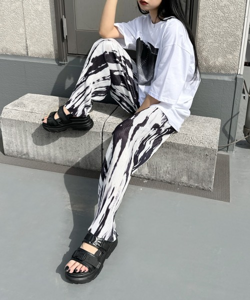 LVEU.（ラブユ.）の「【LVEU.】オーシャンプリントオーバーTシャツ / トップス Tシャツ 半袖 オーバー プリント グラフィック ブラック ホワイト（Tシャツ/カットソー・レディース・ホワイト/ブラック・FREE）」の18枚目の写真