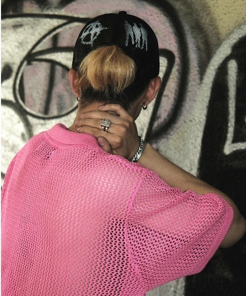 Never mind the XU / Chikashitsu+（ネバーマインド ザ エックスユー / チカシツプラス）の「【RESURRECTION13/リザラクション】mesh-cap / グランジ メッシュキャップ（キャップ・メンズ・ブラック/レッド・ONE SIZE）」の12枚目の写真