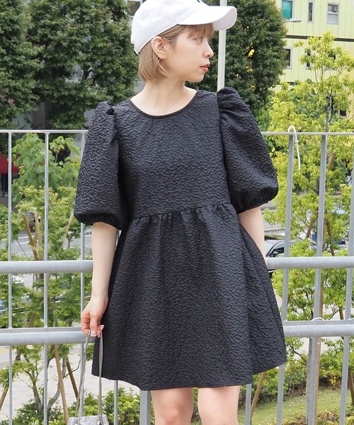 tiptop（ティップトップ）の「エンボス後ろリボンチュニックブラウス（シャツ/ブラウス・レディース・アイボリー/ブラック/ブルー/ブラック系その他/ホワイト系その他・FREE）」の11枚目の写真