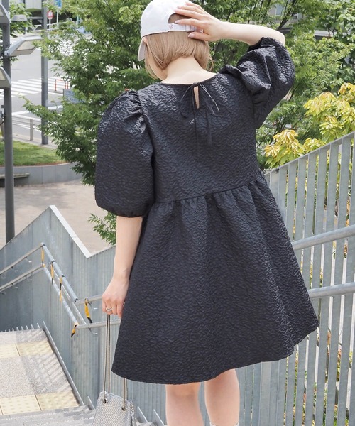 tiptop（ティップトップ）の「エンボス後ろリボンチュニックブラウス（シャツ/ブラウス・レディース・アイボリー/ブラック/ブルー/ブラック系その他/ホワイト系その他・FREE）」の15枚目の写真