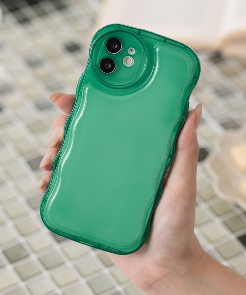 emonique(エモニーク)の「iPhoneケース カバー ウェーブ うねうね【SE/11/11pro/12/12pro/13/13pro/14/14pro/15/15pro/16/16pro対応】(スマホケース/カバー・レディース・グリーン/ブラック/ネイビー/ブルー/ピンク/イエロー/クリア/クリアブラック/ホワイト/ライトグリーン・iPhone 7/8/SE(第2/第3世代)/iPhone 11/iPhone 11 Pro/iPhone 12/iPhone 13/iPhone 14 Pro/iPhone 12 Pro/iPhone 14/iPhone 13 Pro/iPhone 15/iPhone 15 Pro/iPhone 12/12 Pro/iPhone 16 Pro/iPhone 16)」の4枚目の写真