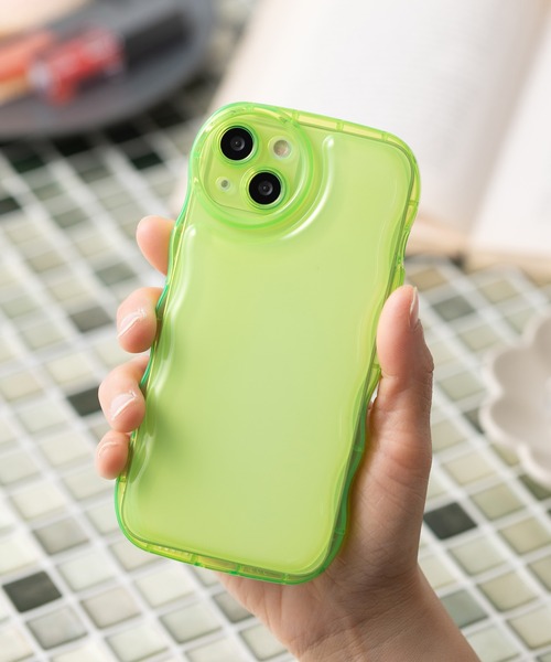 emonique(エモニーク)の「iPhoneケース カバー ウェーブ うねうね【SE/11/11pro/12/12pro/13/13pro/14/14pro/15/15pro/16/16pro対応】(スマホケース/カバー・レディース・グリーン/ブラック/ネイビー/ブルー/ピンク/イエロー/クリア/クリアブラック/ホワイト/ライトグリーン・iPhone 7/8/SE(第2/第3世代)/iPhone 11/iPhone 11 Pro/iPhone 12/iPhone 13/iPhone 14 Pro/iPhone 12 Pro/iPhone 14/iPhone 13 Pro/iPhone 15/iPhone 15 Pro/iPhone 12/12 Pro/iPhone 16 Pro/iPhone 16)」の5枚目の写真